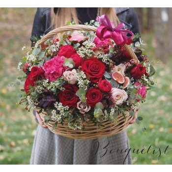 Elegant basket of horns and roses